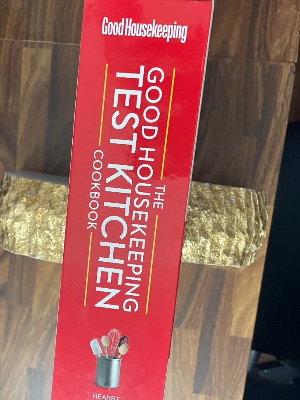 The Good Housekeeping Test Kitchen Cookbook: Essential Recipes-Ringbound